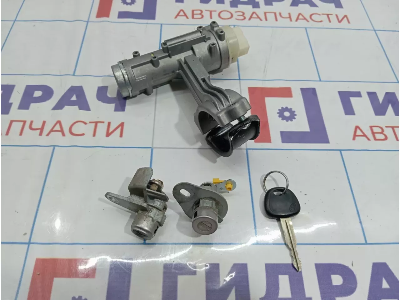 Замок зажигания Hyundai Matrix (FC) 8190017A00